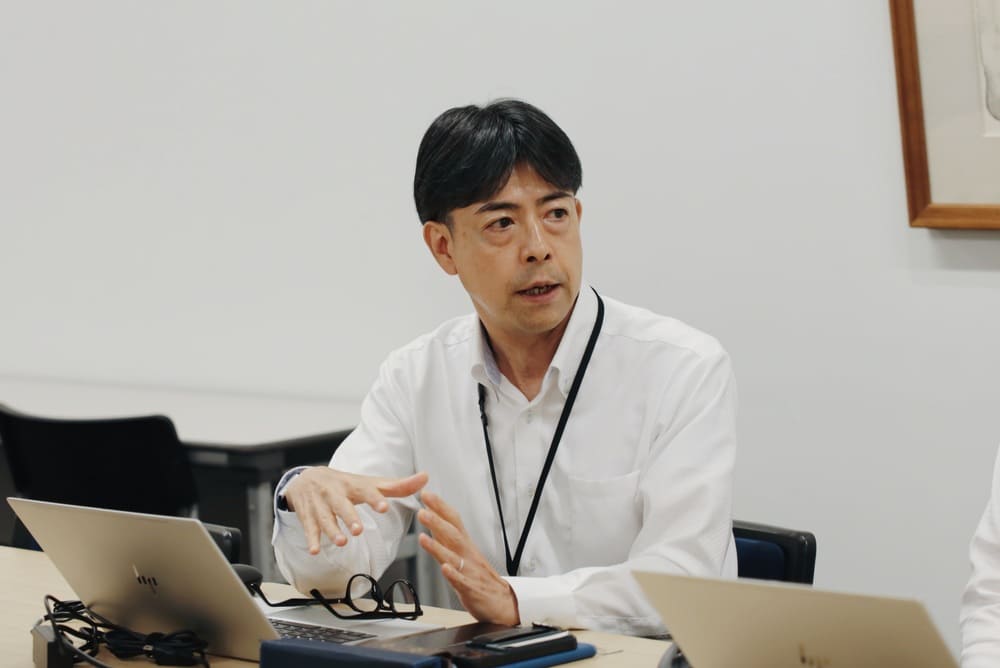 以前の課題を語る様子